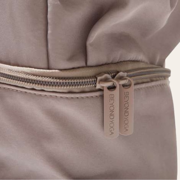 BEYOND YOGA Convertible Gym Bag / Backpack / Tote in BIRCHWOOD (tan) | NEW - Picture 7 of 11